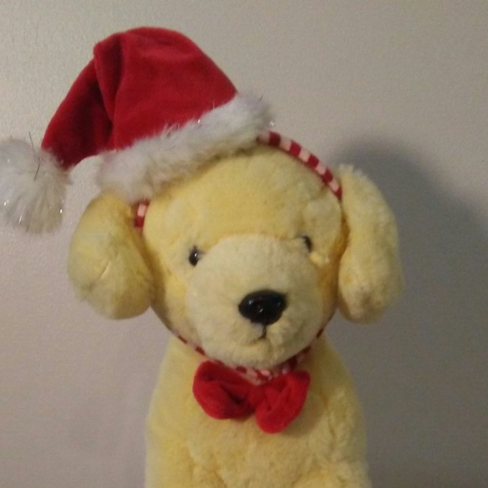 Yellow lab Christmas plush - FAO Schwarz - Picture 2 of 4